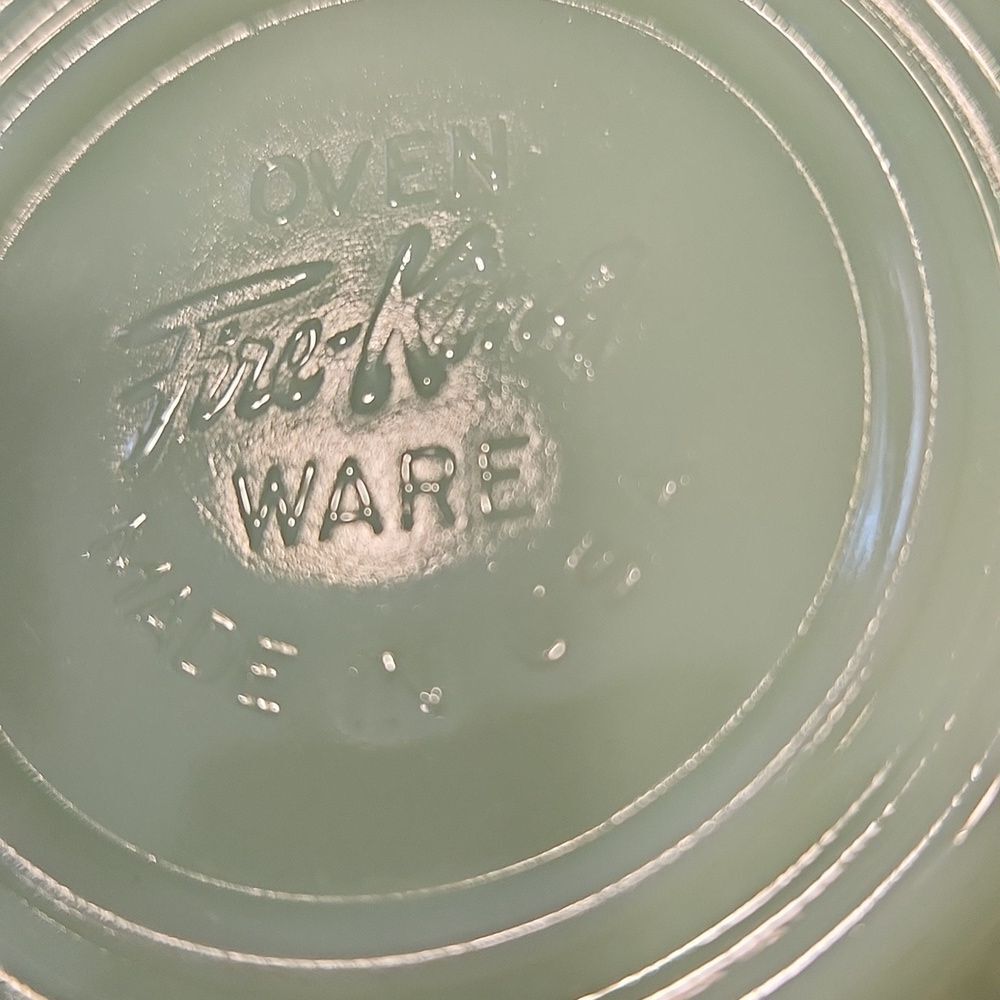 Vintage Jadeite Fire King Sugar and Creamer Set - Picture 5 of 6